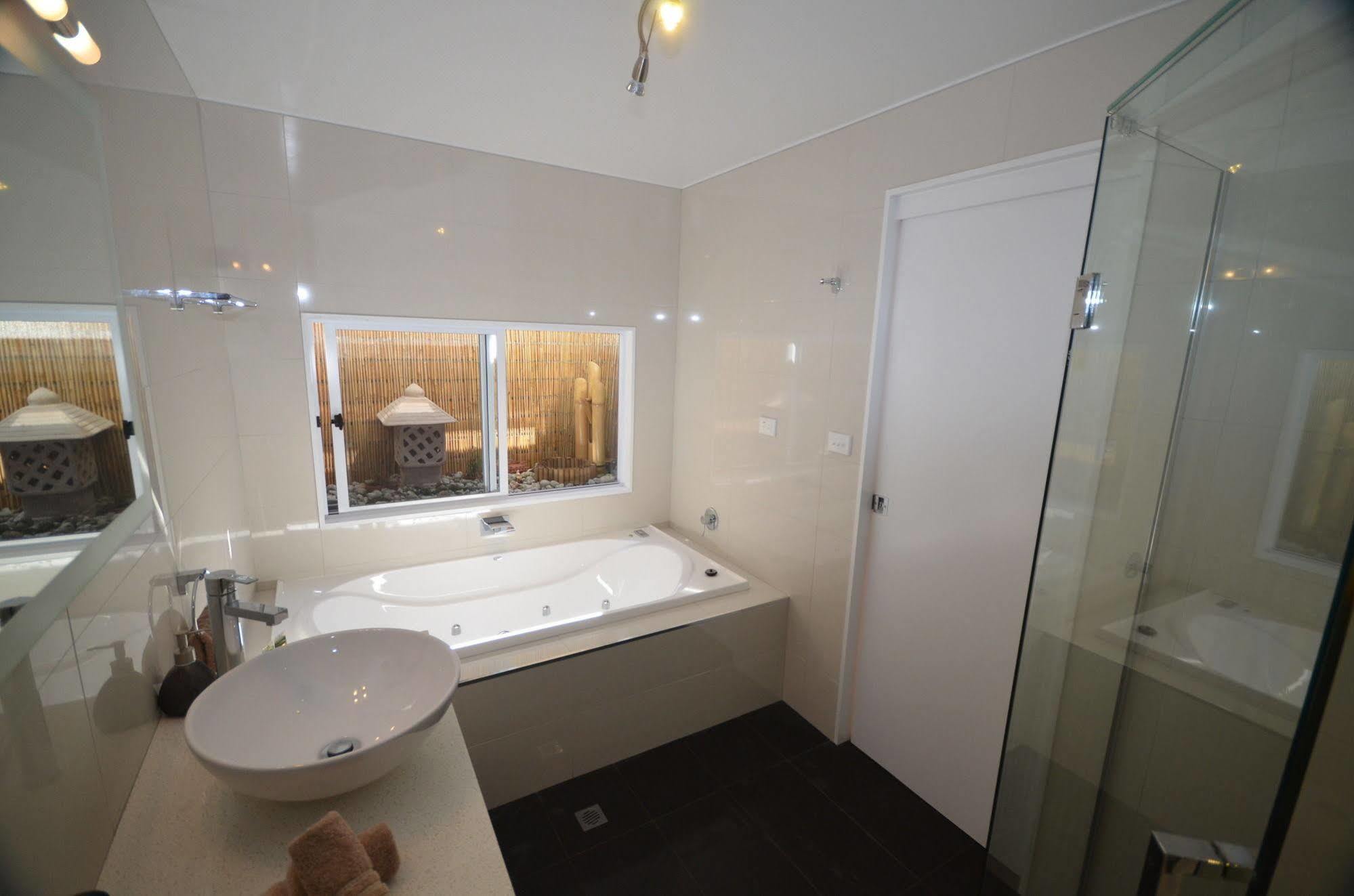 Cumberland Resort & Spa Burnt Pine Bagian luar foto